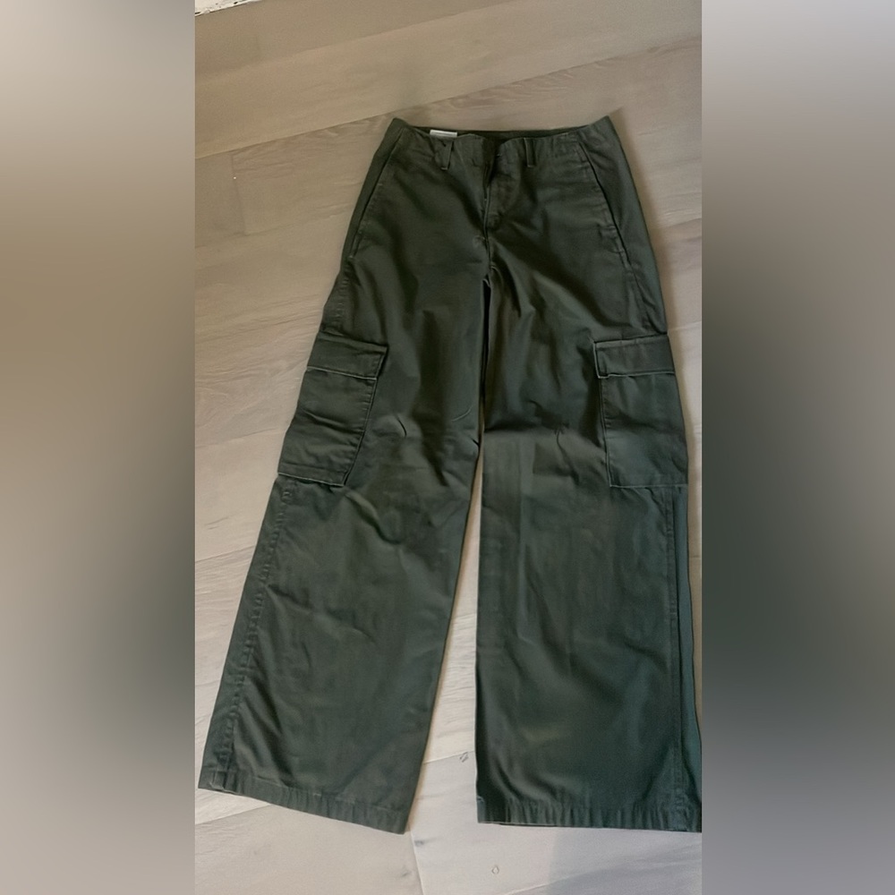 Levi’s green cargo pants